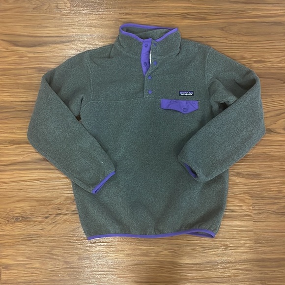 Patagonia Synchilla Snap Pullover in Charcoal Gray and Purple - Picture 2 of 4